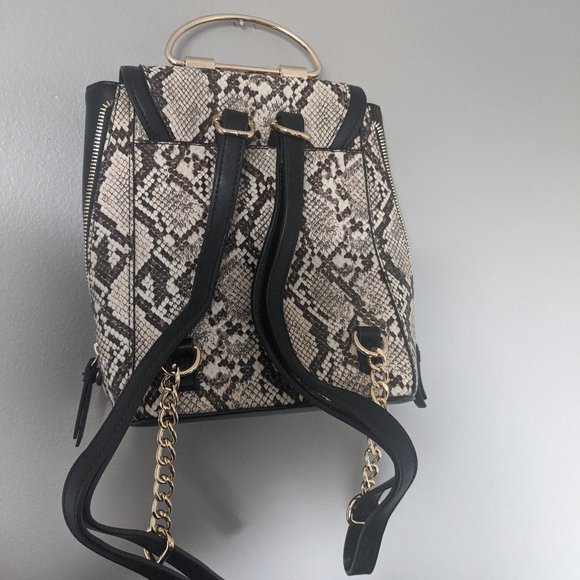 NWOT Brown Grey Snakeskin Backpack w Gold Chain Straps - Picture 3 of 3